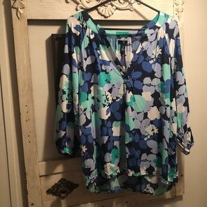 GAP, Beautiful Floral Ladies Top, Size XL, Excellent Condition!!!